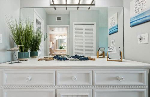 Sunrise at the Beach - 2BR Apt with Scenic Views - Foto 25