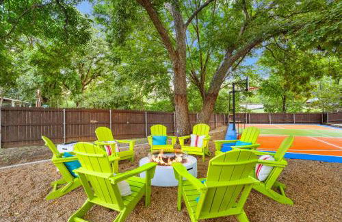 Resort Style Backyard Pool Pickleball Court - Foto 65