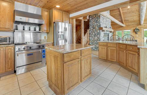 On-Site Trails and Private Beach! Lake Huron Retreat - Foto 8