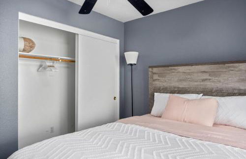 3 Bed 2 Bath Newly Furnished - Available Now - Photo 22