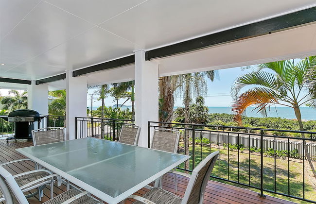 Dolce Vita Beachfront Holiday House - Photo 9