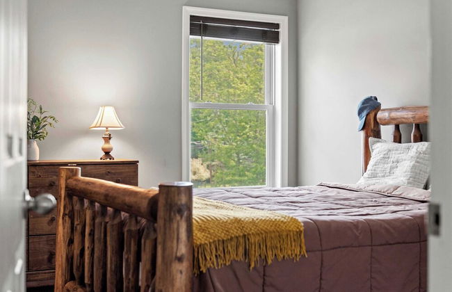 Tavern at the Woods by Avantstay Lakefront Views, Hot Tub, Firepit, Game Room - Foto 23