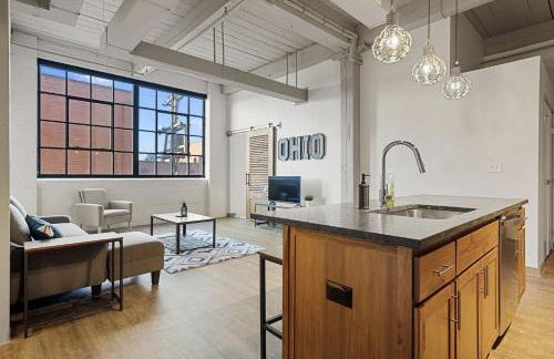 2125 Superior Living - Photo 38