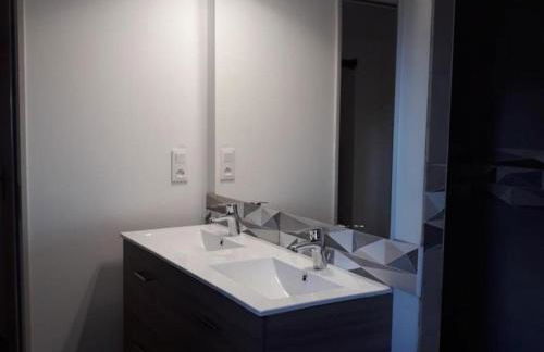 Gîte confortable à la ferme avec terrasse en campagne - FR-1-496-220 - Foto 7