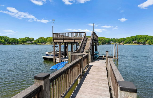 Lakefront, Private Dock+beach, Game Room Sunset Shores Resort: The Grand House - Foto 2