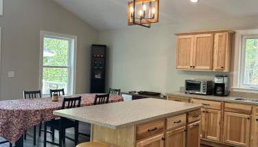 All Decked Up - wifi, view, river access, fire pit, 3 bedrooms, games, family friendly - Foto 5