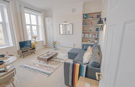 Burlington Mansions - Stunning Coastal Apartment - Photo 7