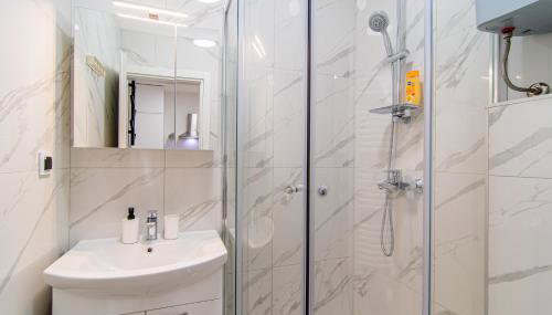 Flexible SelfCheckIns 110 - Zagreb - Private Parking - Loggia - Foto 3, towels, Shower