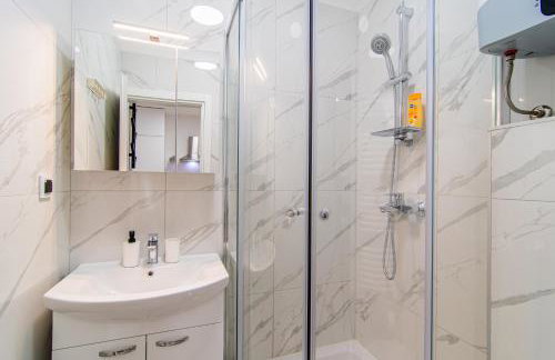 Flexible SelfCheckIns 110 - Zagreb - Private Parking - Loggia - Foto 3