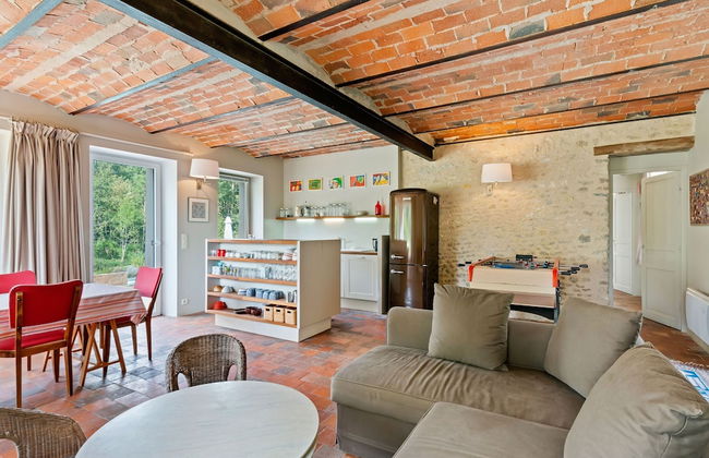 Charming Holiday Home in Yevre-la-ville With Pool - Foto 39