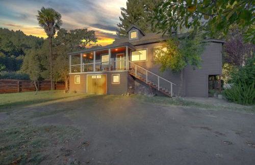 Luxury River Home - Pets Stay Free - Photo 3