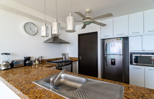 MAREA Beachfront 2 BDR - Stunning Oceanview - Photo 9