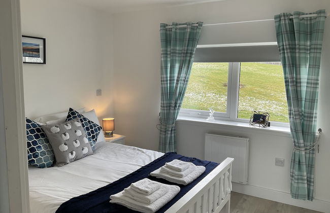 Charming 2-bed Cabin in Inverness, Scotland - Photo 10