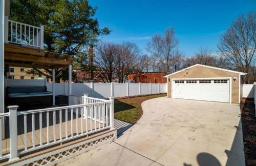 Hot Tub N64 Mins to Downtown Sleeps 8 - Foto 49