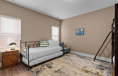 Bright Urban Comfort | JZ Vacation Rentals - Foto 19