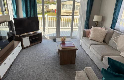 LuxeHaven at Tattershall Lakes Park with Hot Tub - Foto 16