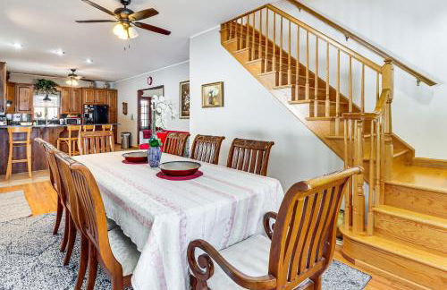 4 Mi to Camelback! Group-Friendly Poconos Cabin - Foto 2