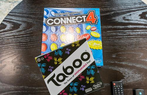 Relax And Sea NEW Luxury Canal-View Escape Gated Community Firepit and Decks - Foto 16