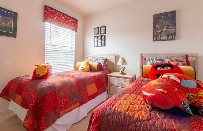 3 Bedroom Home With Private Screened Pool With Rock Waterfall Feature and Gameroom by Florida Dream Homes - Foto 5