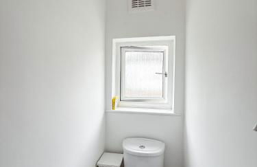 Bassetts House - Spacious! - Sleeps 7 - Close to PRUH Hospital - Free Parking - Photo 26