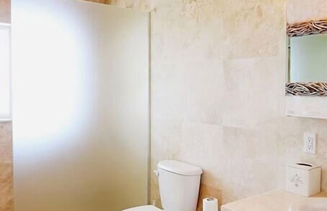 The Cottage at Rum Point - Private Getaway - Photo 13