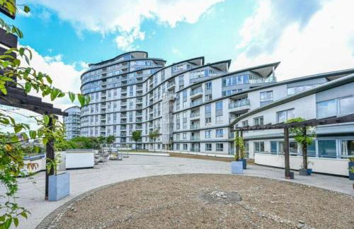 2-Bedroom Flat in Woking Walk to Station - Foto 7