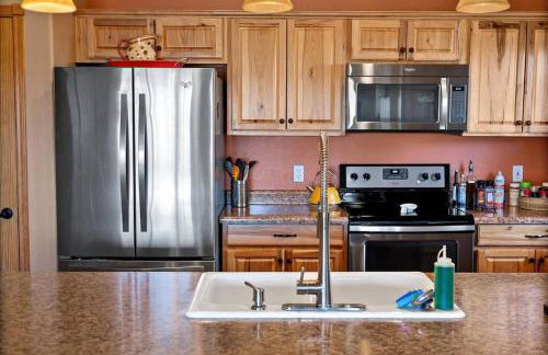 Cabin with Wild Horses, Fireplace, Dog Friendly & StarLink - Foto 40