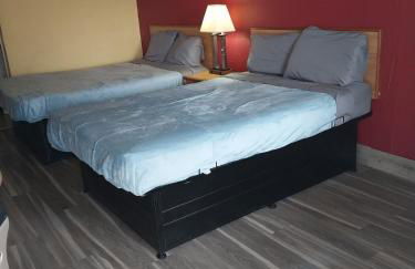 2 Queens Bed Hotel Room 142 - Foto 2