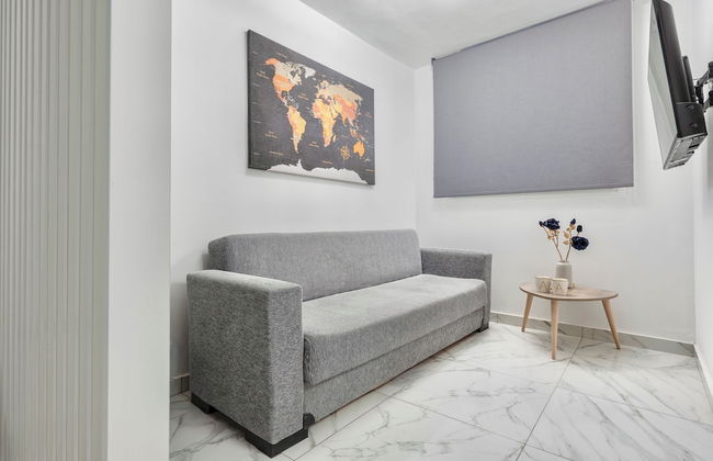 Premium Jacuzzi Suite at the City Center - Photo 9