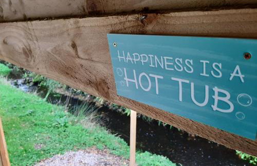 Min yr Afon - Cabin - Sleeps 2 - Hot Tub - Parking - Foto 39