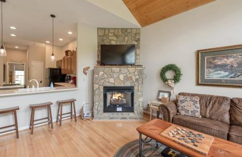 Cozy Cabin Right on the New River in Todd - Easy River Access - Fire Pit - Photo 7