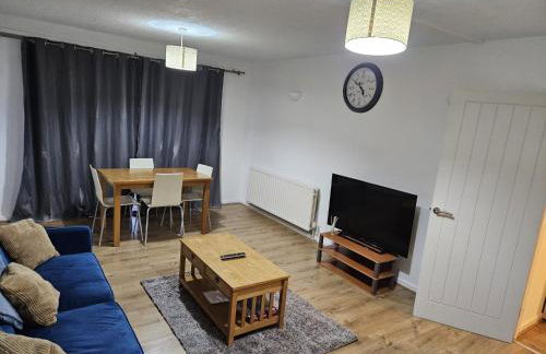 Modern 2-Bed Apt Near Hospital and University of Birmingham - Photo 2