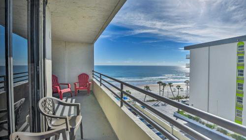 Sleek Beachfront Getaway with Community Perks! - Foto 2
