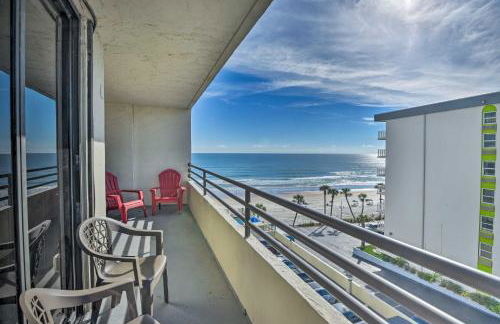 Sleek Beachfront Getaway with Community Perks! - Foto 2
