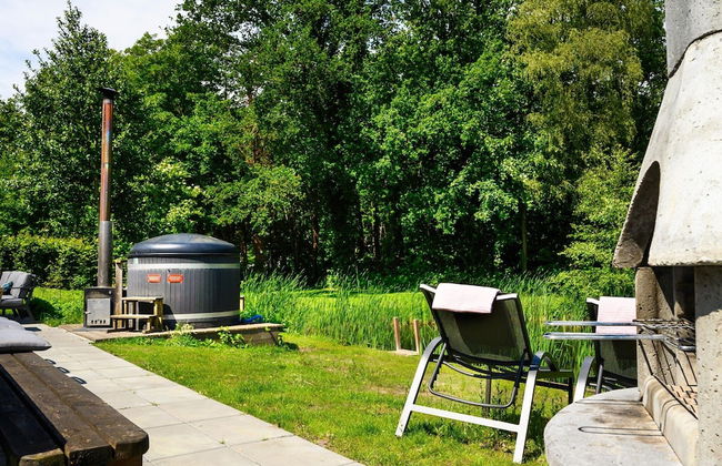 House in Vlagtwedde With Sauna and Hot Tub - Photo 16