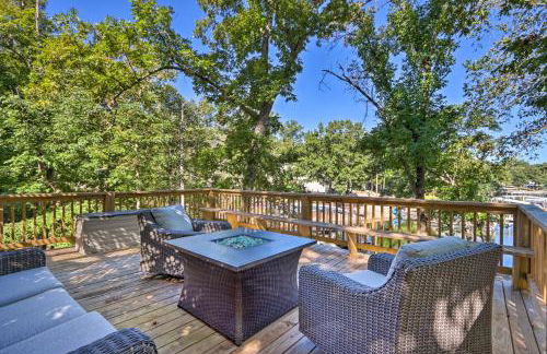 Dock and Jet Ski Slip Lakeside Sunrise Beach Home! - Foto 38