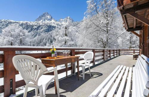 MontBlanc Alpine Ski & Sauna Retreat - Happy Rentals - Photo 30