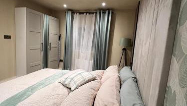 2 bedroom self catering detached outhouse with garden area - Foto 4