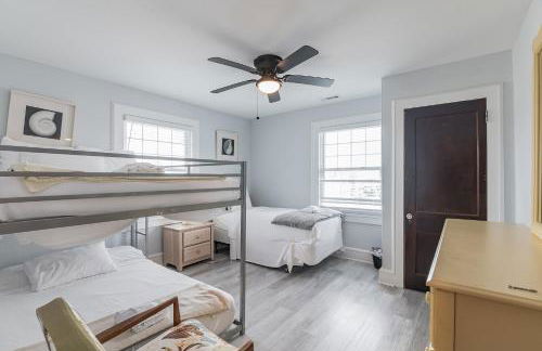 Large Patio with Ocean Views Beach Block Parking Unit 3 - Foto 1