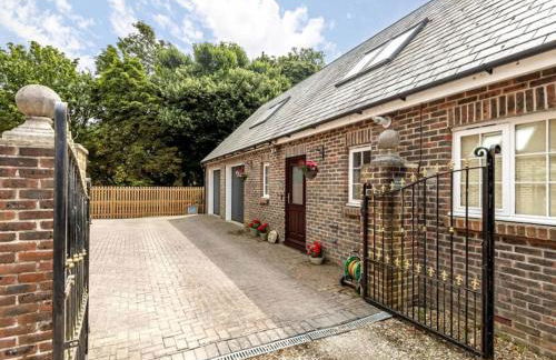 Large coastal cottage, private indoor pool, hut tub, sauna and steam pod - Photo 8