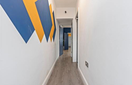 4 Beds 3 Bath (2-ensuites) Free Parking 75Mbps - Foto 33