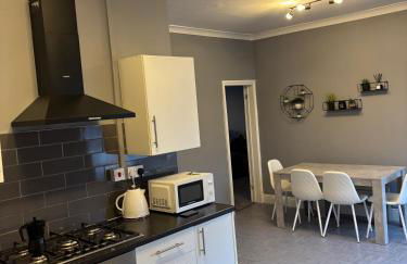 Affordable Luxury 2 Stunning apartment Sunderland close to City centre hospital Crown Works Studio and Nissan - Foto 6