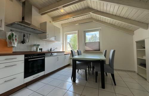 Dachgeschoss Wohnung mit Blick ins Grüne - Foto 11