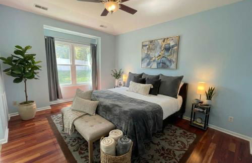 Relaxing Ranch With 1 King and 2 Queens Fast Wifi - Foto 8