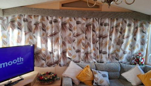 Caravan with hot tub at Tattershall lakes - Foto 2