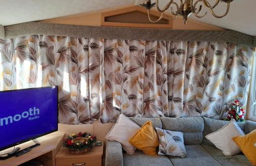 Caravan with hot tub at Tattershall lakes - Foto 2