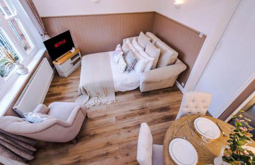 Country Charm Cottage Sleeps 4 & Free Parking - Photo 30