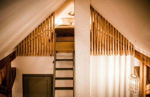 Designer Apartment In Historic Pond House - Photo 13