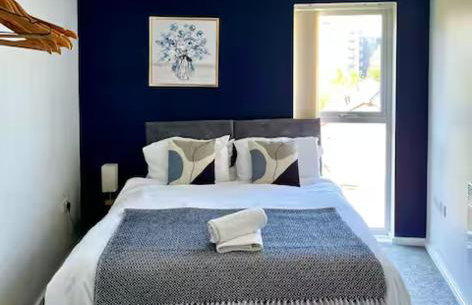 Serene 2-Bed Flat with Canal Views - Coop Live & Ethiad - Foto 12