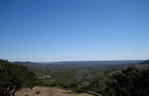 Pet-Friendly Cabin Rental for Two in Pipe Creek, Texas - Foto 17